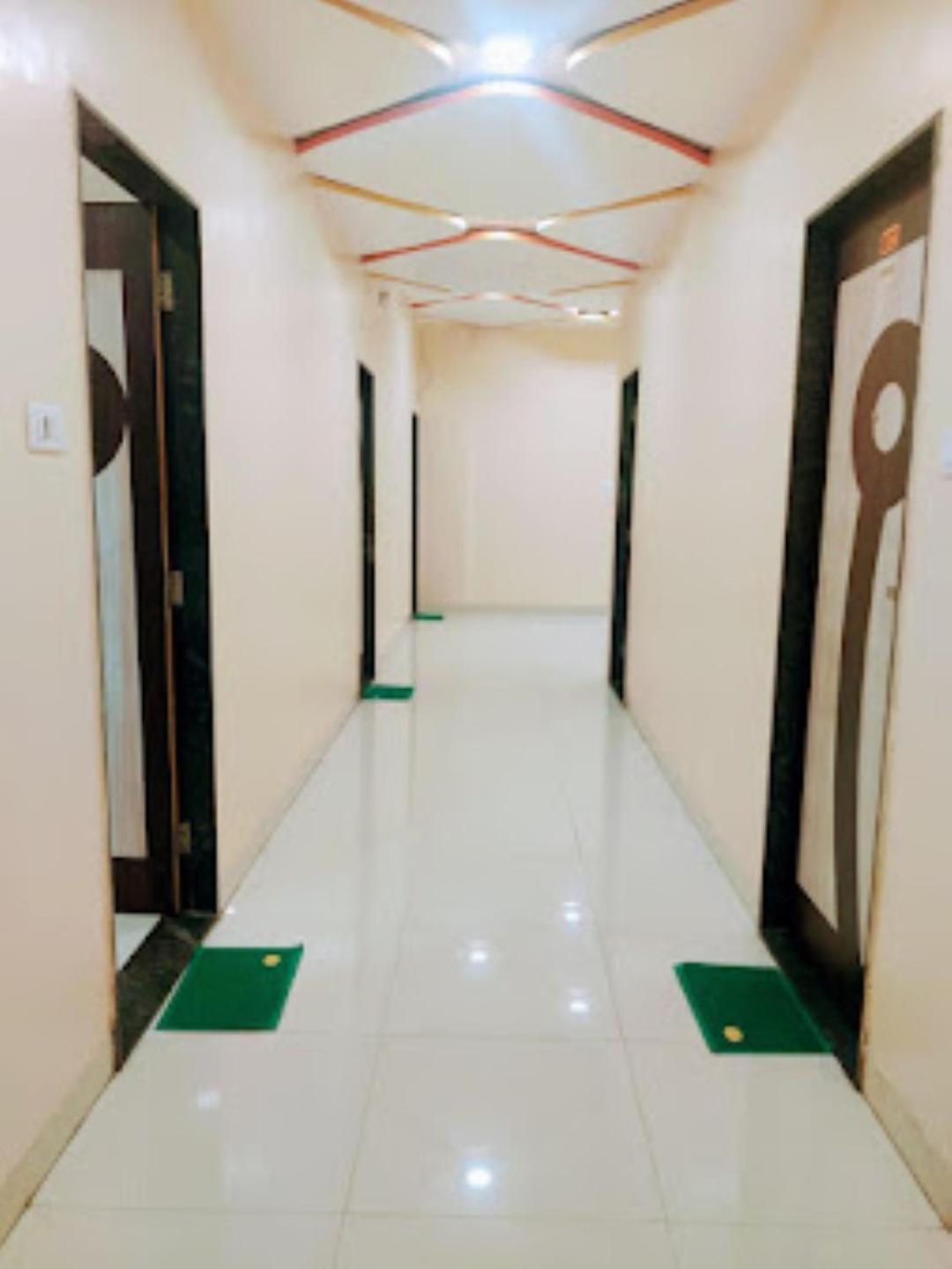 Hotel Hariram Tower Wardha Extérieur photo